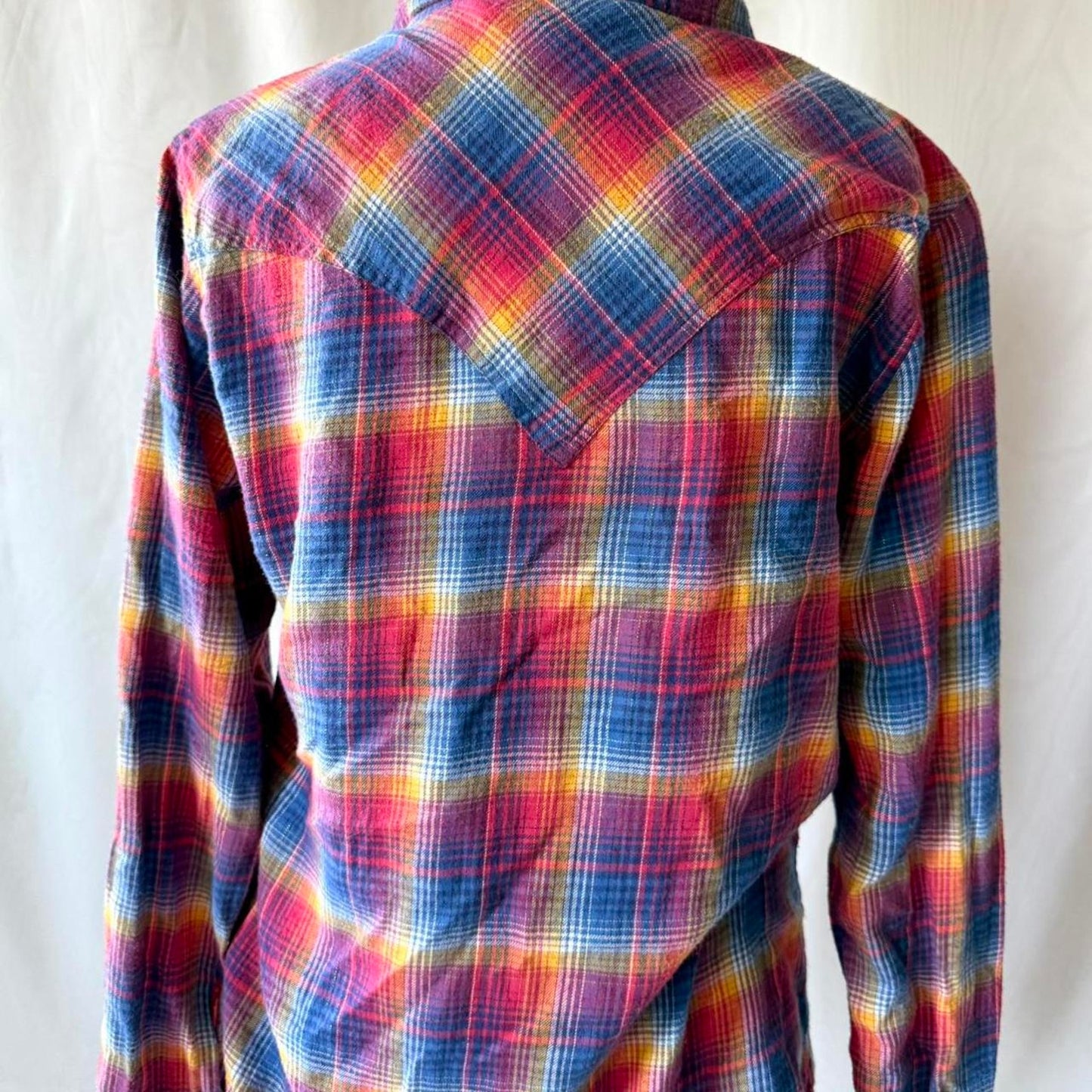 Wrangler plaid button up shirt