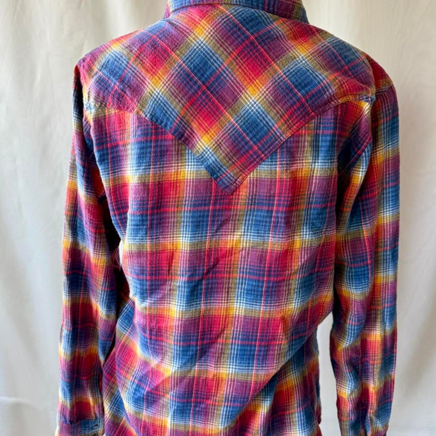 Wrangler plaid button up shirt