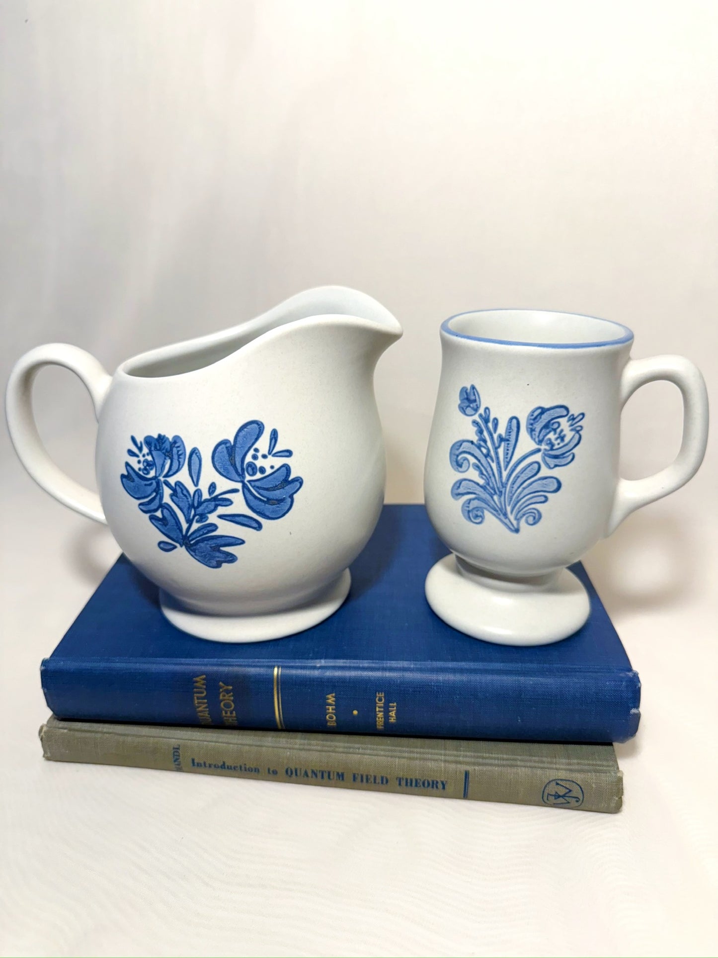 Pfaltzgraff Yorktowne Footed Mug