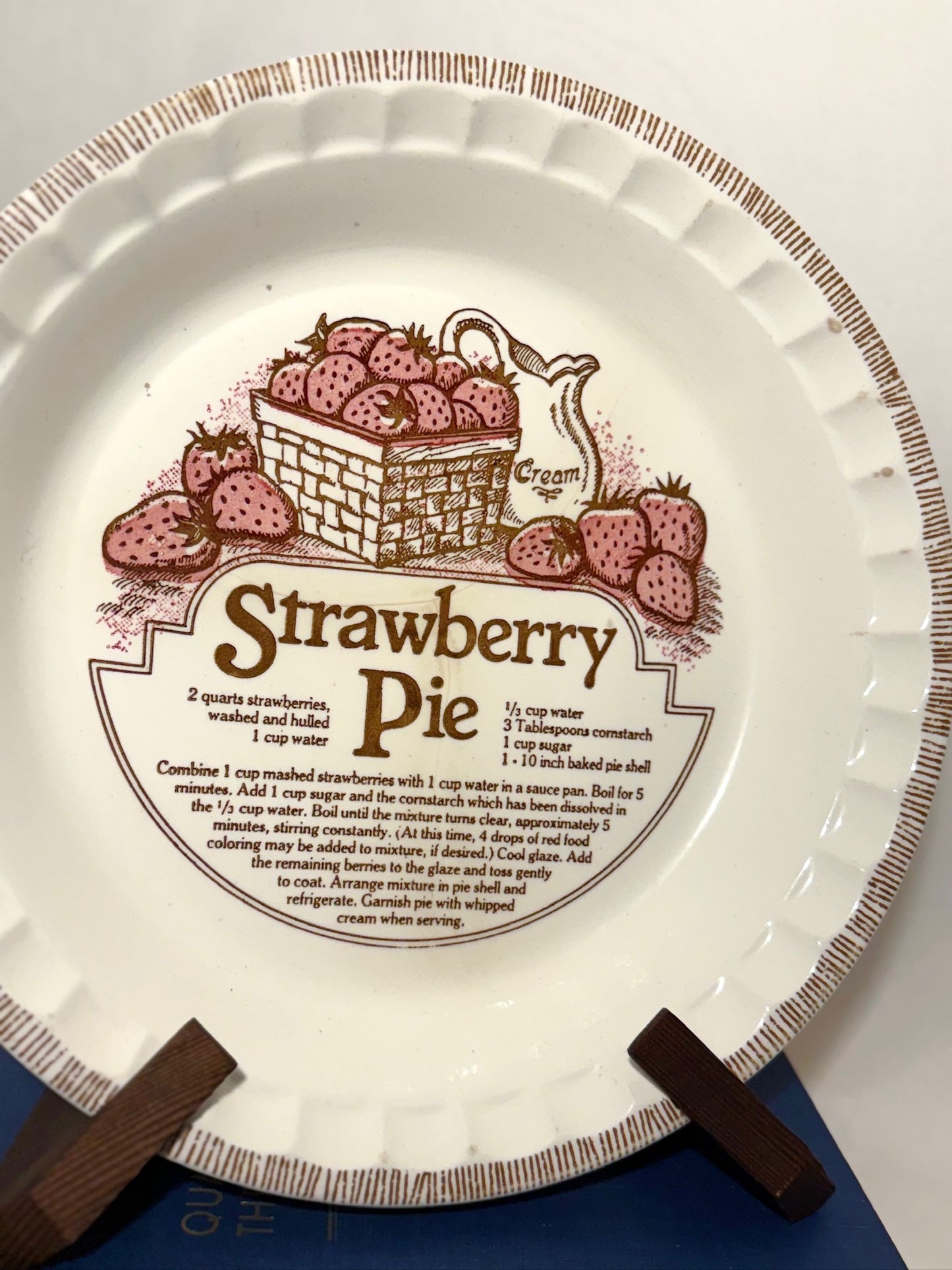 Stoneware Strawberry Pie Pan