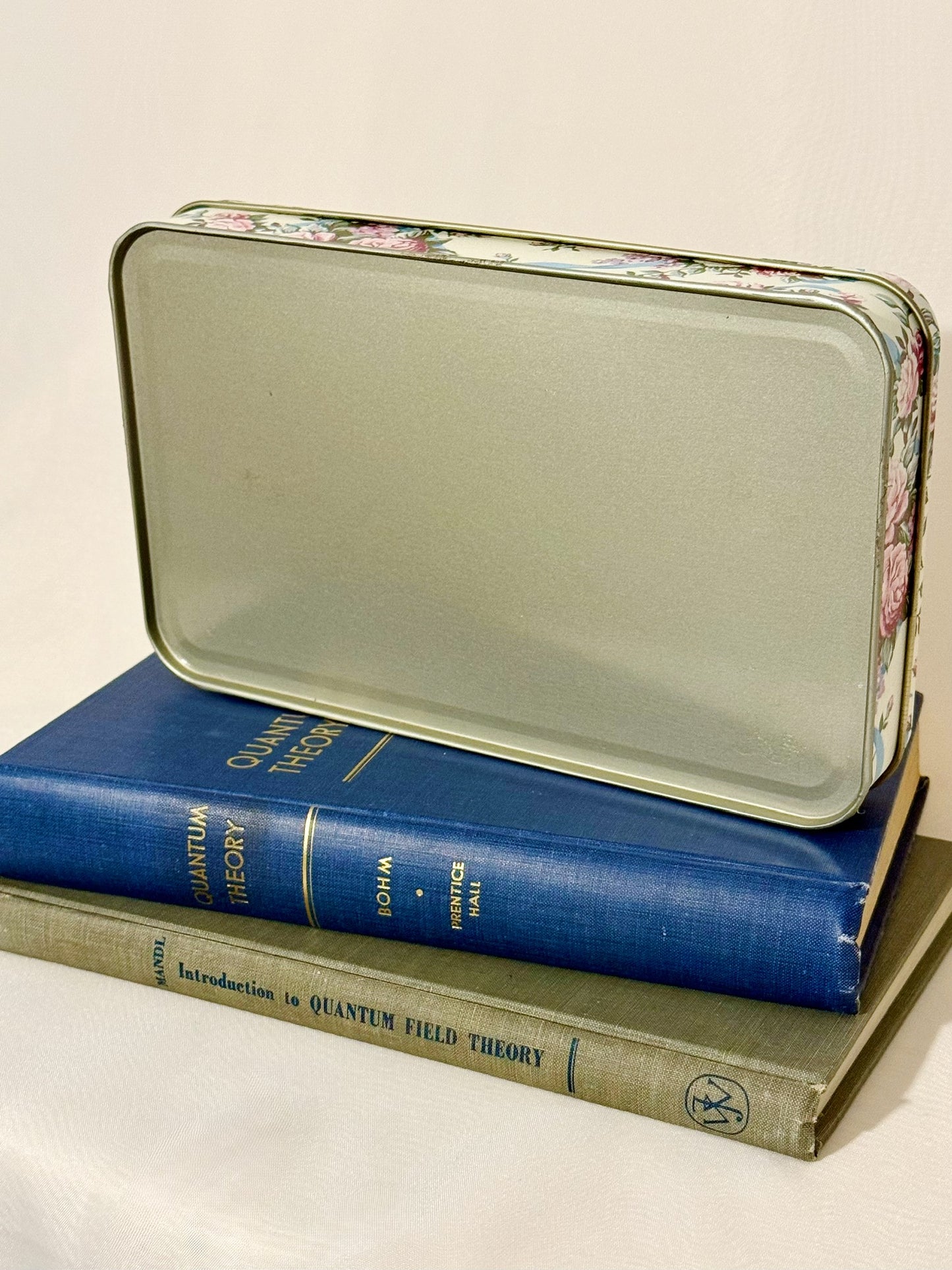 Ribbon & Rose Flat Tin
