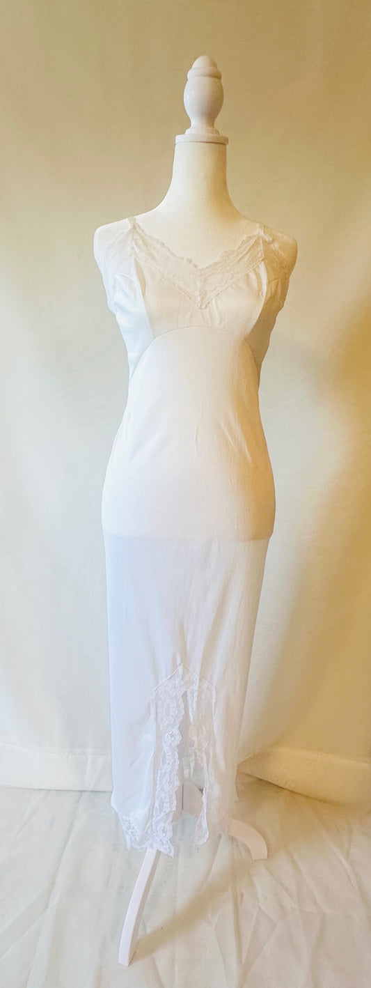 Vintage White Long Nightgown | Size Medium
