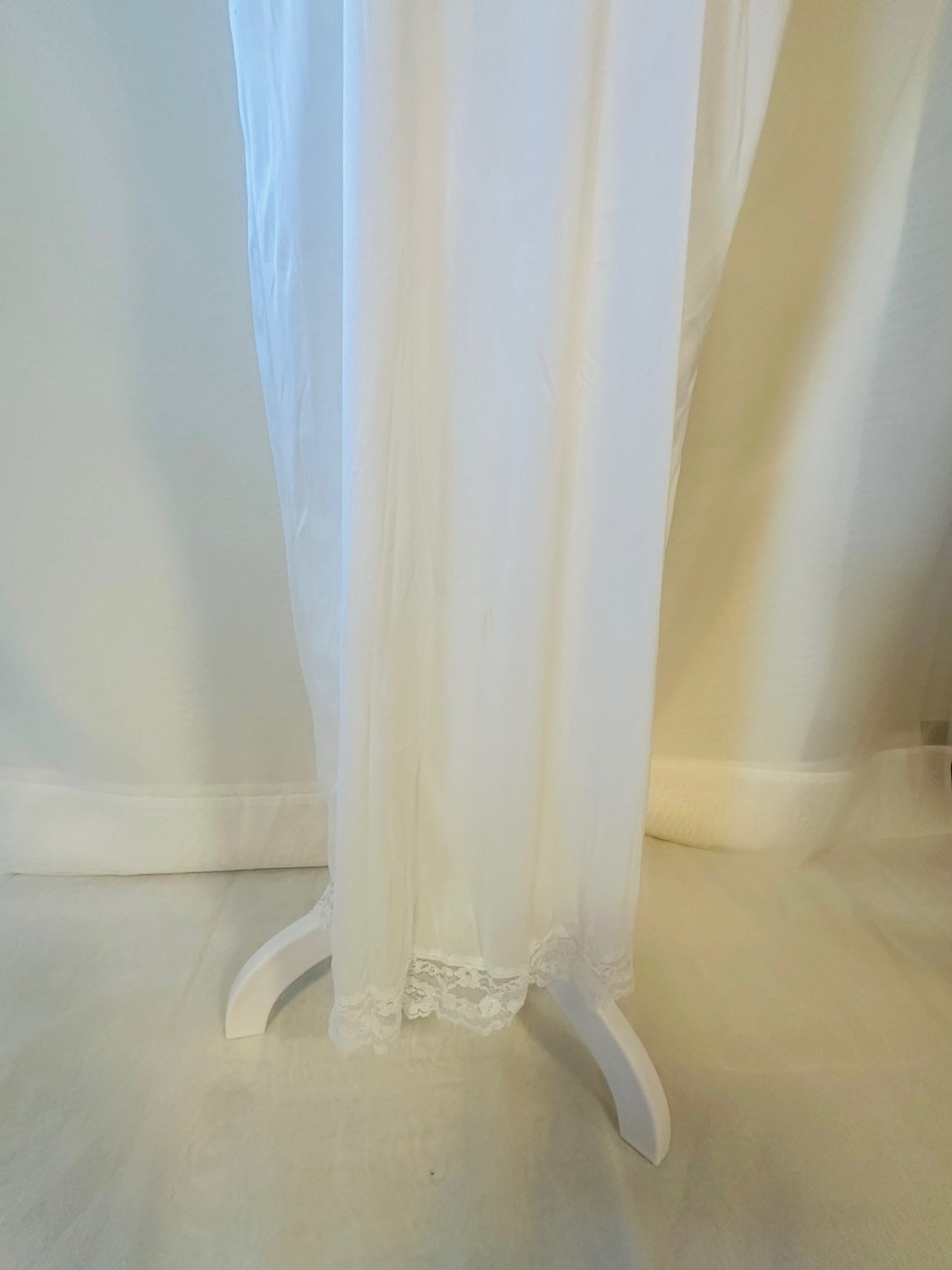 Vintage White Long Nightgown | Size Medium
