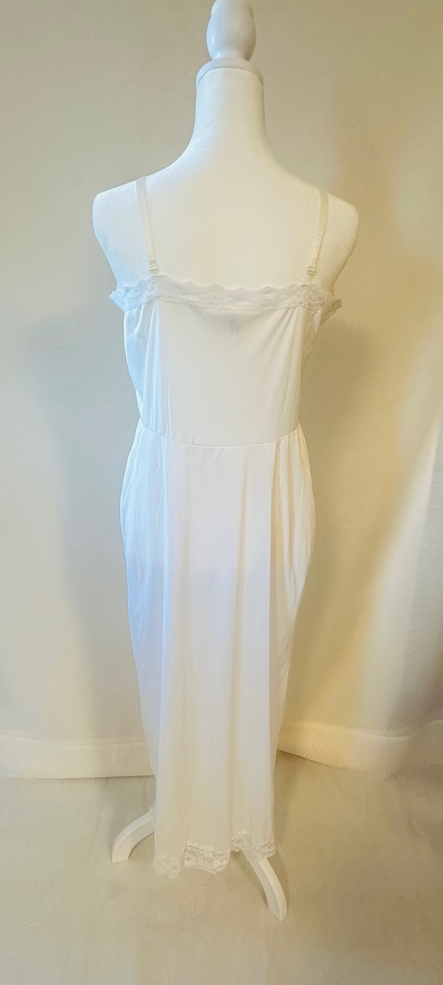 Vintage White Long Nightgown | Size Medium