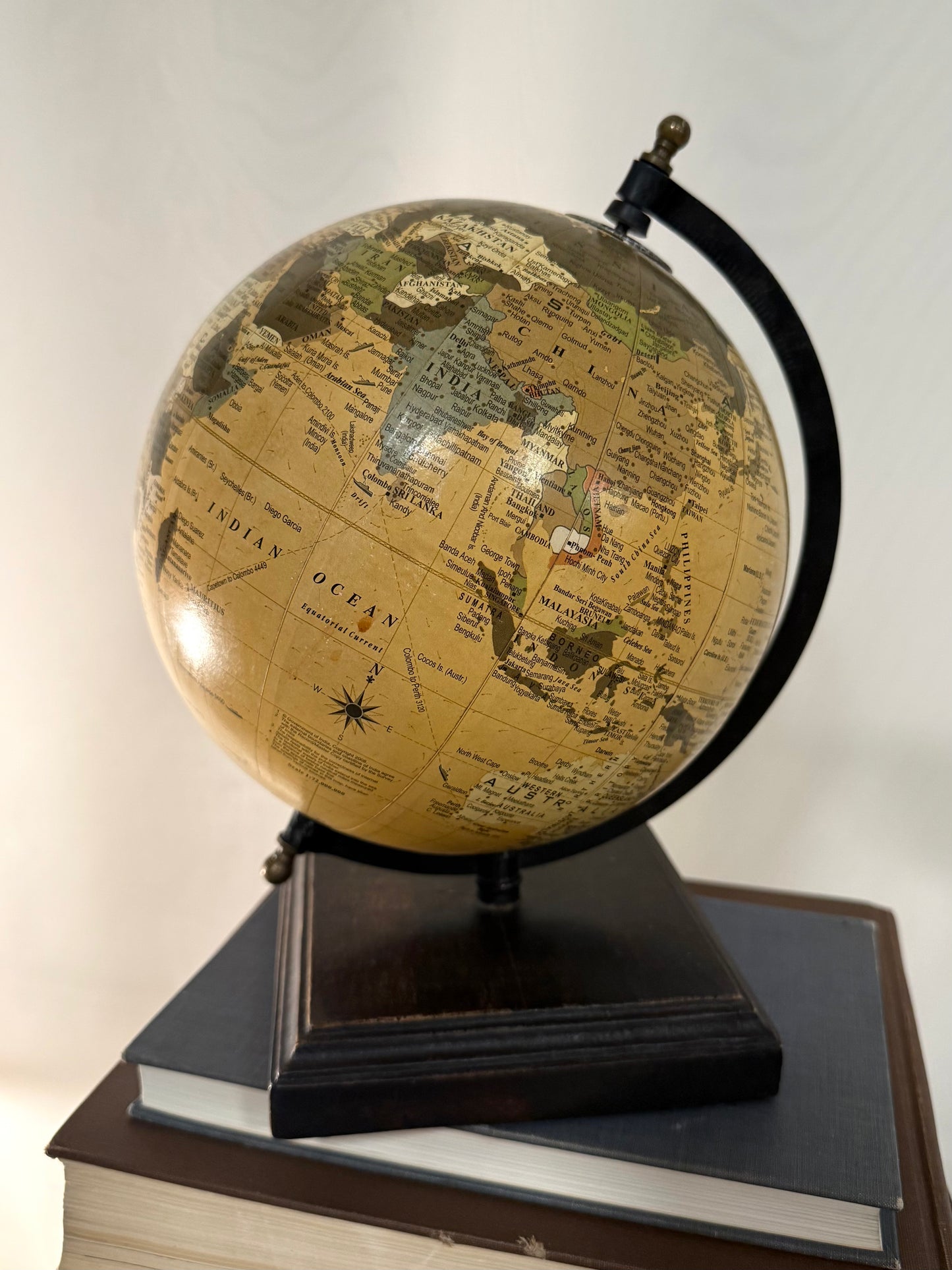 2008 Vintage-Style Desk Globe with Stand