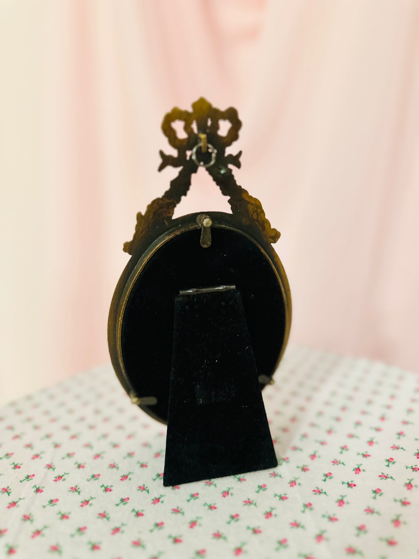 Gold-Tone Bow and Rose Photo Frame